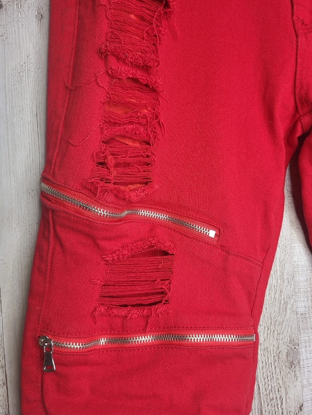 Copper Rivet Men's Distressed Red Zipper Detail Shorts. Size 36. - Picture 3 of 11